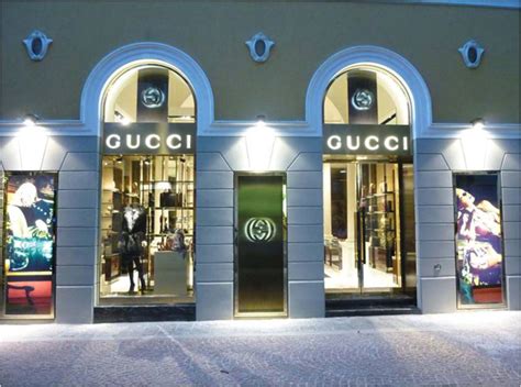 Primo negozio Gucci a Varese .